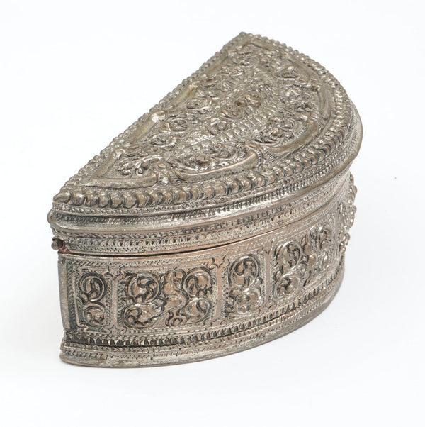 Antique repoussé silver plated box, 10 x 5 x 5 cm